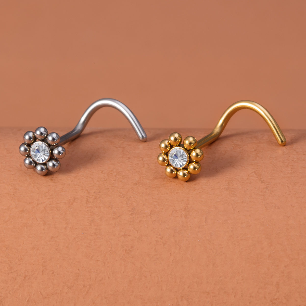1pc of Flower-Shaped Screw Nos - Nostril Screw Pin avis et prix