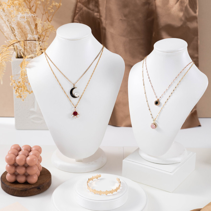 Elegant Necklace Display Manne - Body Jewelry Holder avis et prix