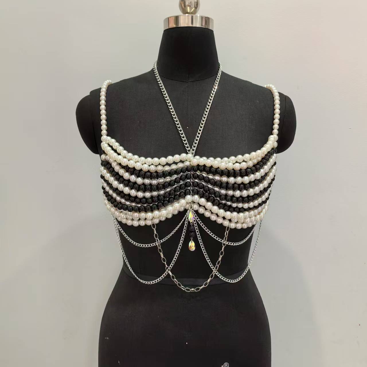 Black White Woven Plastic Pear - Body Jewelry Vest avis et prix