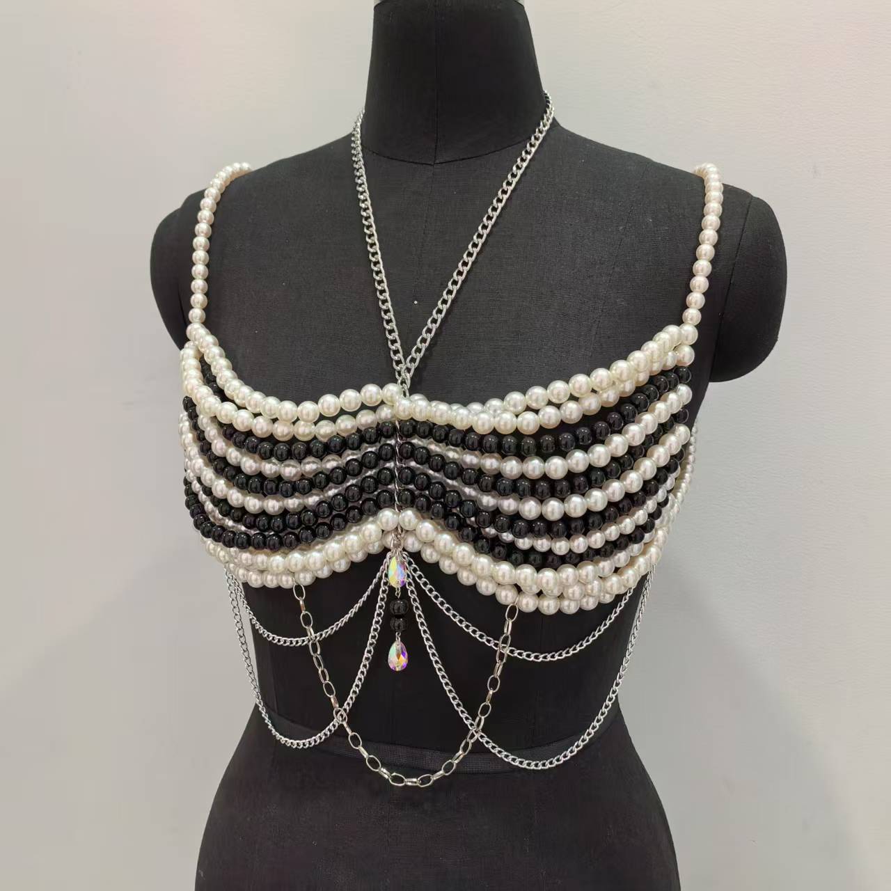 Black White Woven Plastic Pear - Body Jewelry Vest avis et prix