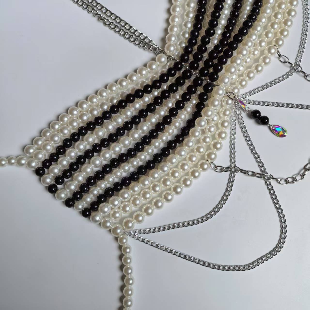 Black White Woven Plastic Pear - Body Jewelry Vest avis et prix