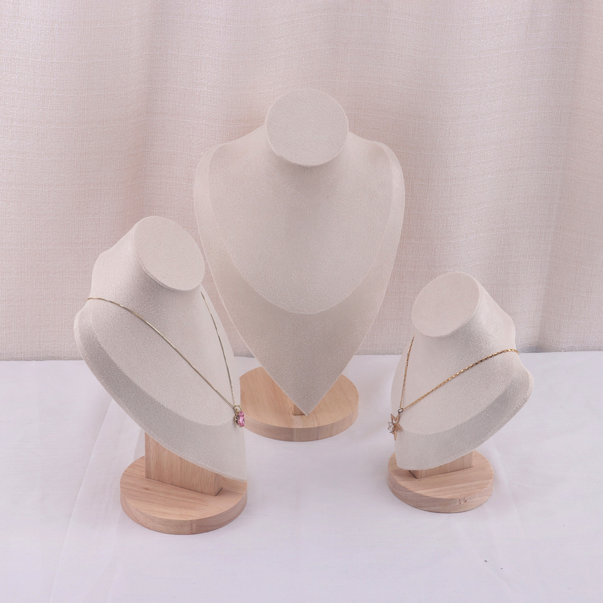 Velvet Portrait Necklace Displ - Body Jewelry Holder avis et prix