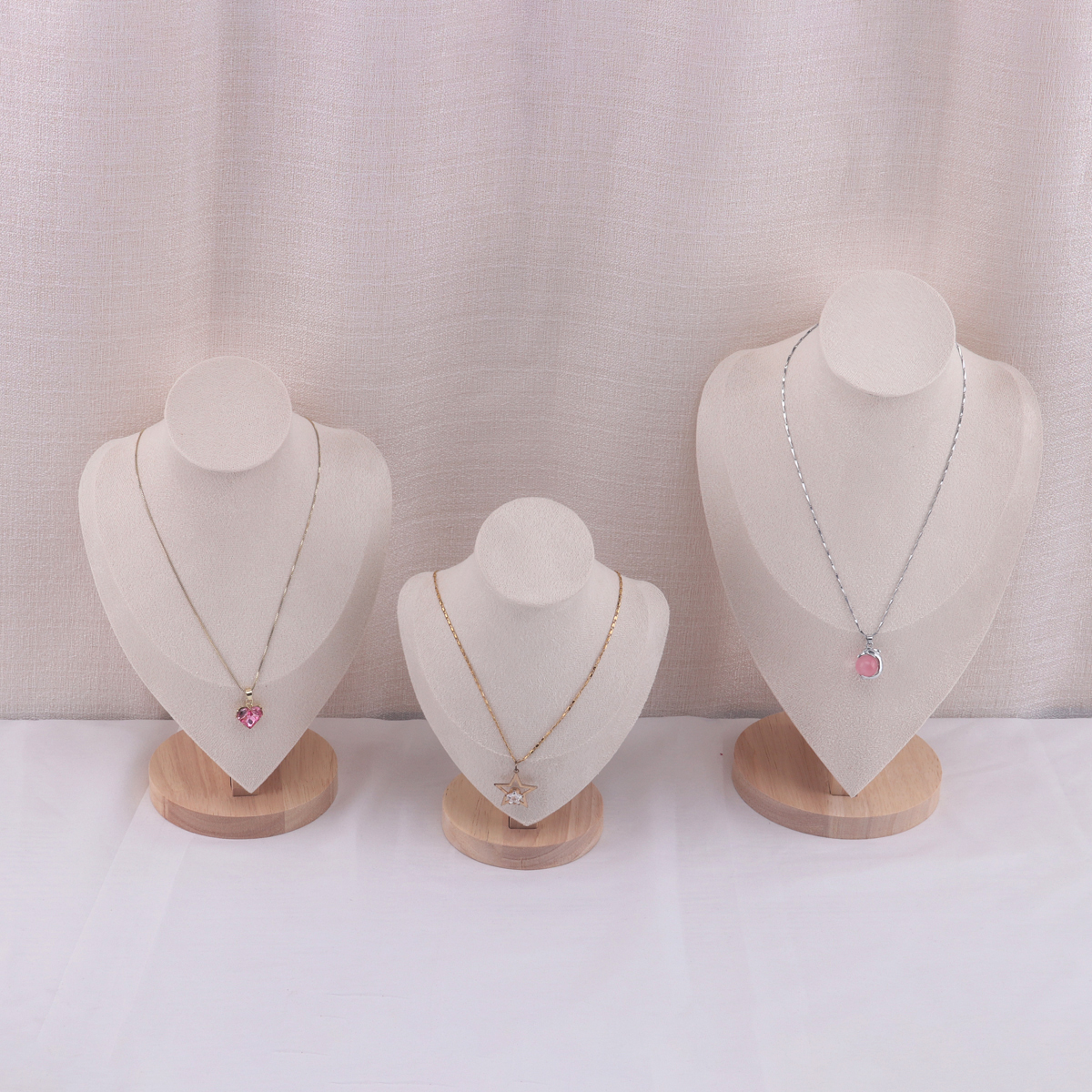 Velvet Portrait Necklace Displ - Body Jewelry Holder avis et prix